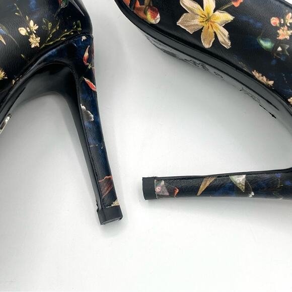 Alice + Olivia Dina Botanical print Humming bird pums Silettos Art to wear Sz 7 - Picture 11 of 12